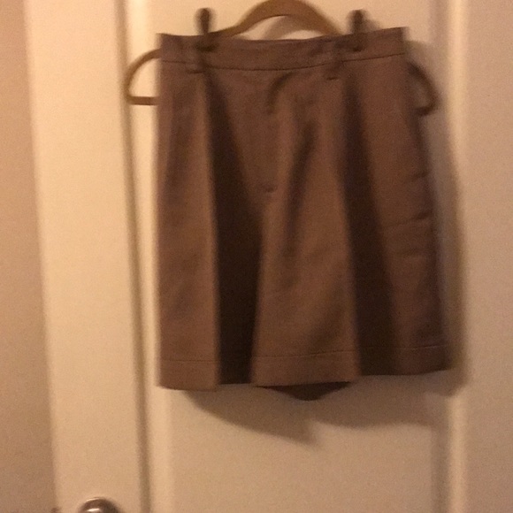 Ellen Tracy Shorts, size 8 color tan - Picture 3 of 6